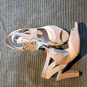 Eric Michael ankle laced, Tan suede heel size 9